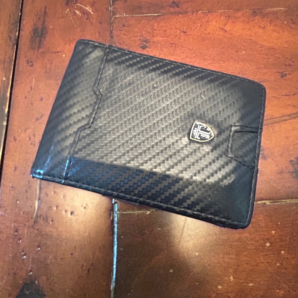 Travando Bifold Wallet Mens  Black Carbon Fiber Money Clip 4.75 in x 3.25 in